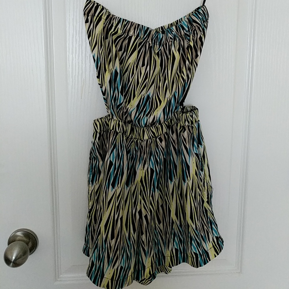 Shorts romper with sides cutout